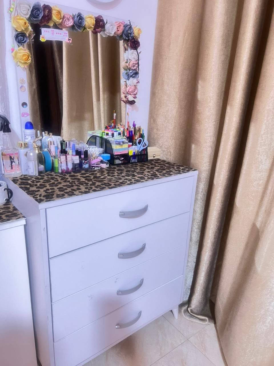 غرفة نوم نفر مستعمله قليل سعر300 وبيه مجال
@


**إذا كنت صاحب هذا الإعلان وتريد حذفه لأي سبب، رجاءا أرسل رسالة إلى الدعم الفني**
