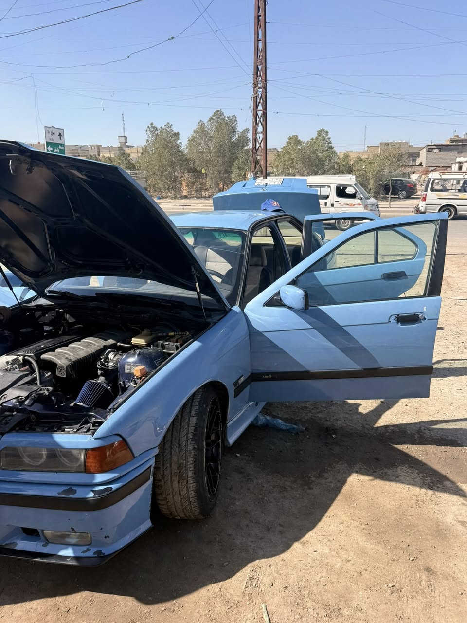 السلام عليكم للبيع او مراوس بي امE36رقم بغداد رقم مميز ولون مميز السياره حلوه وكلش نضيفه محرك6تك فانوص مكان السياره بغداد رقم الهاتف***********
