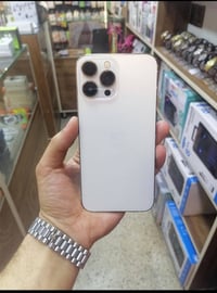 ايفون13بروماكس ذاكره ٢٥٦ بطاريه ٩٦ فول نظافه ومكفول للاستفسار 07739012...
