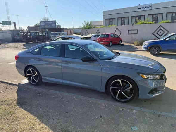 السلام عليكم اكور موديل 2022هايبرد فأة سبورت صبغ جاملغ خلفي وربع بنيد رقم بغداد باسمي بدون ايرباك تخم تاير السيارة جاهزه من اي نقص السعر 165ورقه وبيها مجال بسيط مكان السيارة بغداد الغزاليه *********** صور الحادث ع الخاص او واتساب
