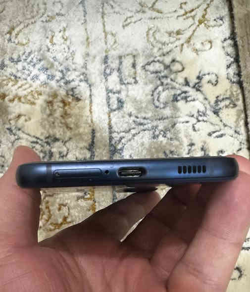 للبيع: Samsung S21 FE امريكي  دبل سيم كارت
الجهاز عربي فقط الاعدادات بالانكليزي 
واجهة الجهاز وبرامج الجهاز كله عربي 
ذاكرة 128GB رام 6+6
نظافة 100@ بدون خدوش
اندرويد 16 
شاشة 6.4" AMOLED 120Hz
كاميرات: 12+12+8MP / أمامية 32MP
بطارية 4500mAh
شحن سريع 25W
ملحقات: كيبل أصلي + راس شحن + كفرات عدد 5+ لزكة شاشة 

الجهاز شغال وخالي من اي عيوب مامصلح السعر 225000
مكاني بغدلد الكسرة 
رقمي 
***********
