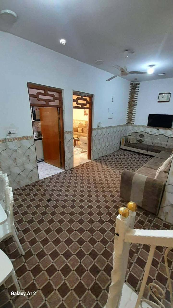 السلام عليكم 
دار للبيع طابو زراعي شارع تبليط ومجاري وكهرباء ومي بي غرفة نوم وحده وطرمه واسعه واستقبال وصاله وصحيات خارجيه وداخليه طابق واحد المساحه ١٨٠م
 📍الموقع كلشي وكلاشي الفرع الثاني قرب فلكه عبد الكريم قاسم السعر 90وبي مجال للأستفسار ***********
***********
