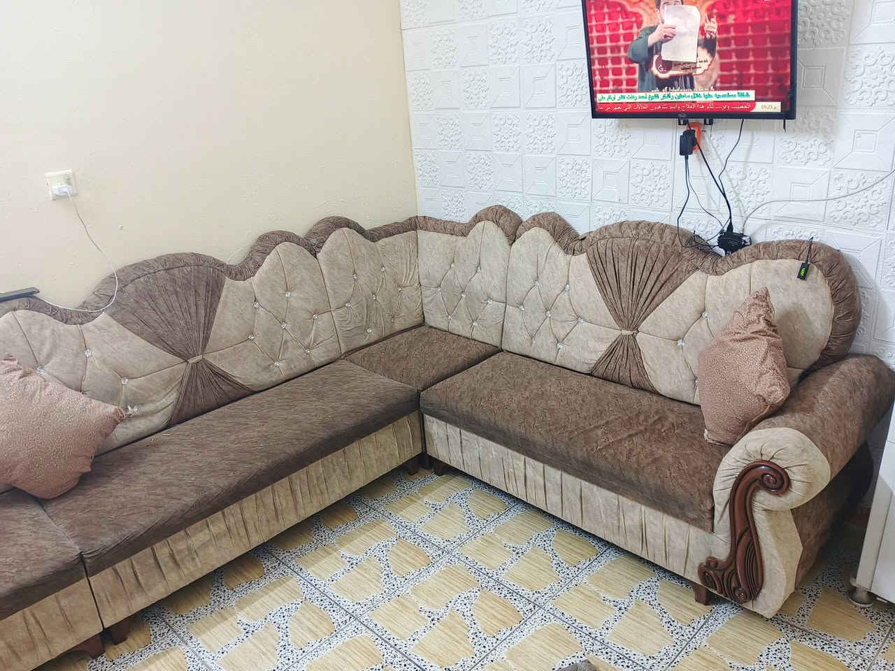 السلام عليكم
للبيع ديوان ٨ امتار تفصال مو سوقي بي زاويه شرط النظافه العنوان كركوك  حي النصر قرب جامع عائشه السعر ٢٥٠ وبي مجال متواجد  على  الفيس وهذا الرقم ***********
