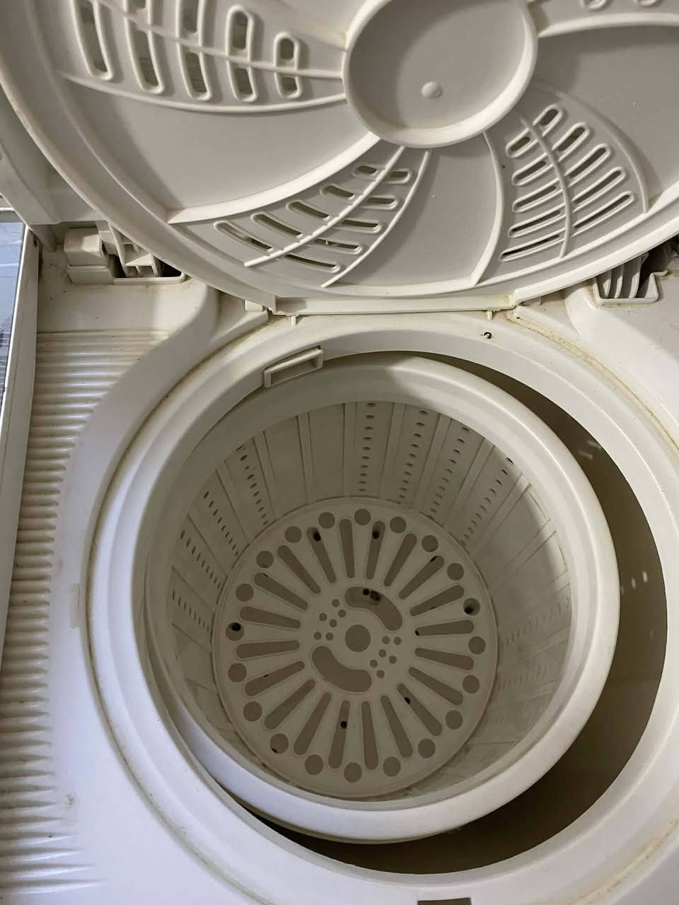 غساله شغاله جديده سعر 100بيهه مجال كلهه شغاله ***********
