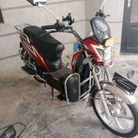 للبيع الباسكل جديد  بس البطاريات منفوخه  5 بطاريات كلشي شغال لايت زنون...