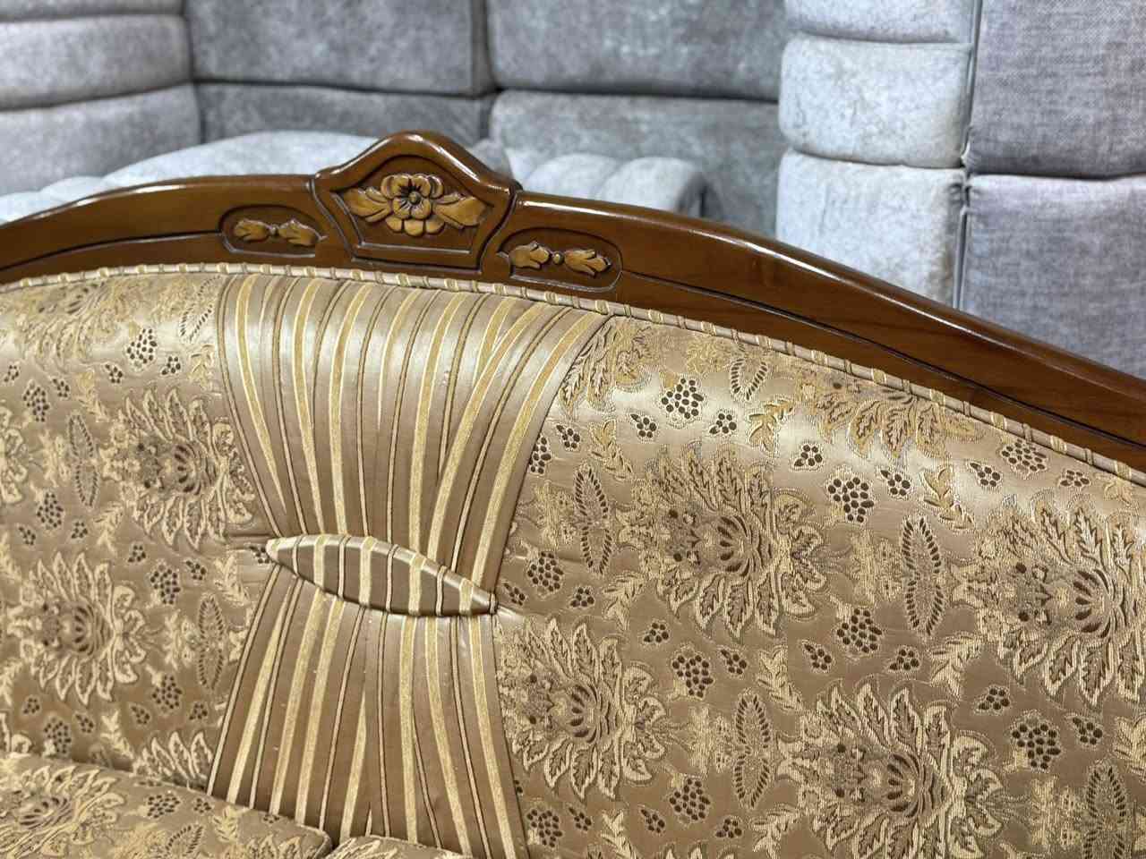 معرض اليقين للأثاث المنزلي 
تخم ملكي زان درجة اولى نضافة 100‎%‎مابي كل ضرر اخو جديد
6قطع 4كرسي وثنين￼ كبار 10مقاعد يعني
للحجز او الاستفسار ***********وبي واتساب
