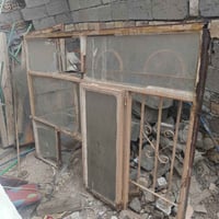 شباك ٢م×١٫٥م • باب خشب مستعمل • باب طلاكه مستعمل