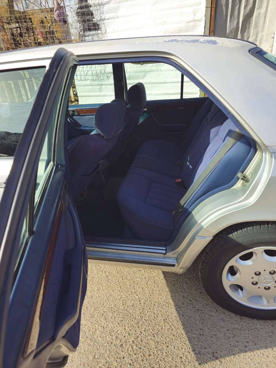 السلام عليكم
بيبي شبح موديل ١٩٩٣ أصل 
محرك ٣٢٠ ابو الخراطيم
دواخل كله بلادية سيارة نضيفة وجاهزة  
قواعد دبلات سليمات 
صدر امامي خلفي كله جديد
 تخم تاير جديد 
السيارة بدون صبغ فقط دعاميات وبيها جراد قمارة وبنيد وجنطة وبيها طخة مرجعها وصبغ على كدها
السعر( ٩٥)رقم بغداد باأسمي ***********
