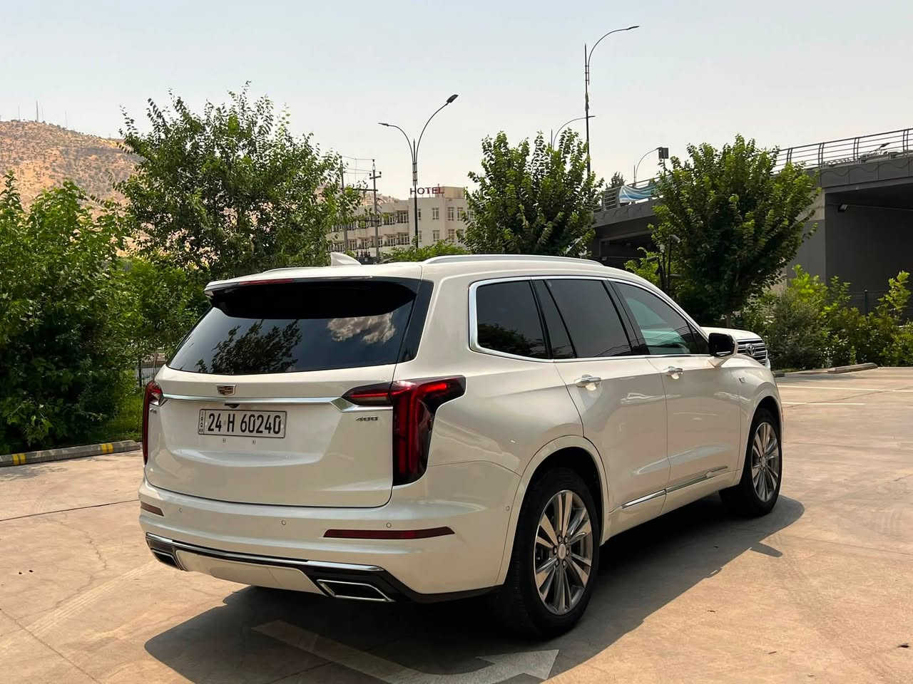 كاديلاك XT6 موديل 2022
محرك 6 سلندر 3600
فئة بريميوم لاكجري 
السعر 318 بيها مجال 
رقم واتس ***********
جام اسود باقي لشهر 8
داخل ملكي قهوائي اسود 7 مقعد
سنوية عظم جديد لحد 2030
حادث فقط جاملغ و الباب صائق بارد بدون صبغ
ماشي 63 ميل
صور حادث موجود
السيارة فول مواصفات، 
ايرباك بس برده وراجع شريكة سيستم
• ماوس للتحكم بالشاشة
• ستيرن هتير
• كشنات خزن ميموري
• كشنات تدفئة
• كشنات اهتزاز للتنبيه من الاصطدام
• كشنات أمامية كهربائية
• كشنات خلفية تصعد وتنزل كهرباء
• جنطة كهرباء وتفتح بالقدم
• حساسات أمامية وخلفية
• رادارات جانبية
• داتا شو لعرض تنبيهات الاصطدام
• 4 وضعيات قيادة
• 2 ويل / 4 ويل / نورمل / سبورت
• هاند بريك إلكتروني
• بانوراما
• تبريد مركزي 3 قطع
• لايتات LED
• مرايات شفط وإشارات بالمرايات
• منافذ USB و Type-C بكل مكان
• نظام صوت Bose
السعر 318 بيها مجال 
رقم واتس 
 ***********
