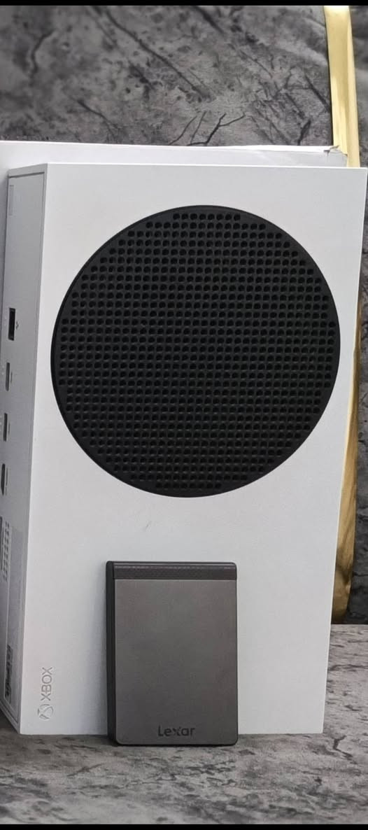 الاكس بوكس سيريس اس: نص تيرا وي جوستكات ثنين السعر : 350
الكيبورد: ميكانيكي عربي انكليزي RGP السعر:35
الماوس: لوجتك 502G السعر: 40
شاحنة بطاريات: نفس هاي النوعية السعر:15
السماعات : اونيكيما ممتازه حيل ومريحة للاذن
السعر: 17
الرقم للتواصل:***********
