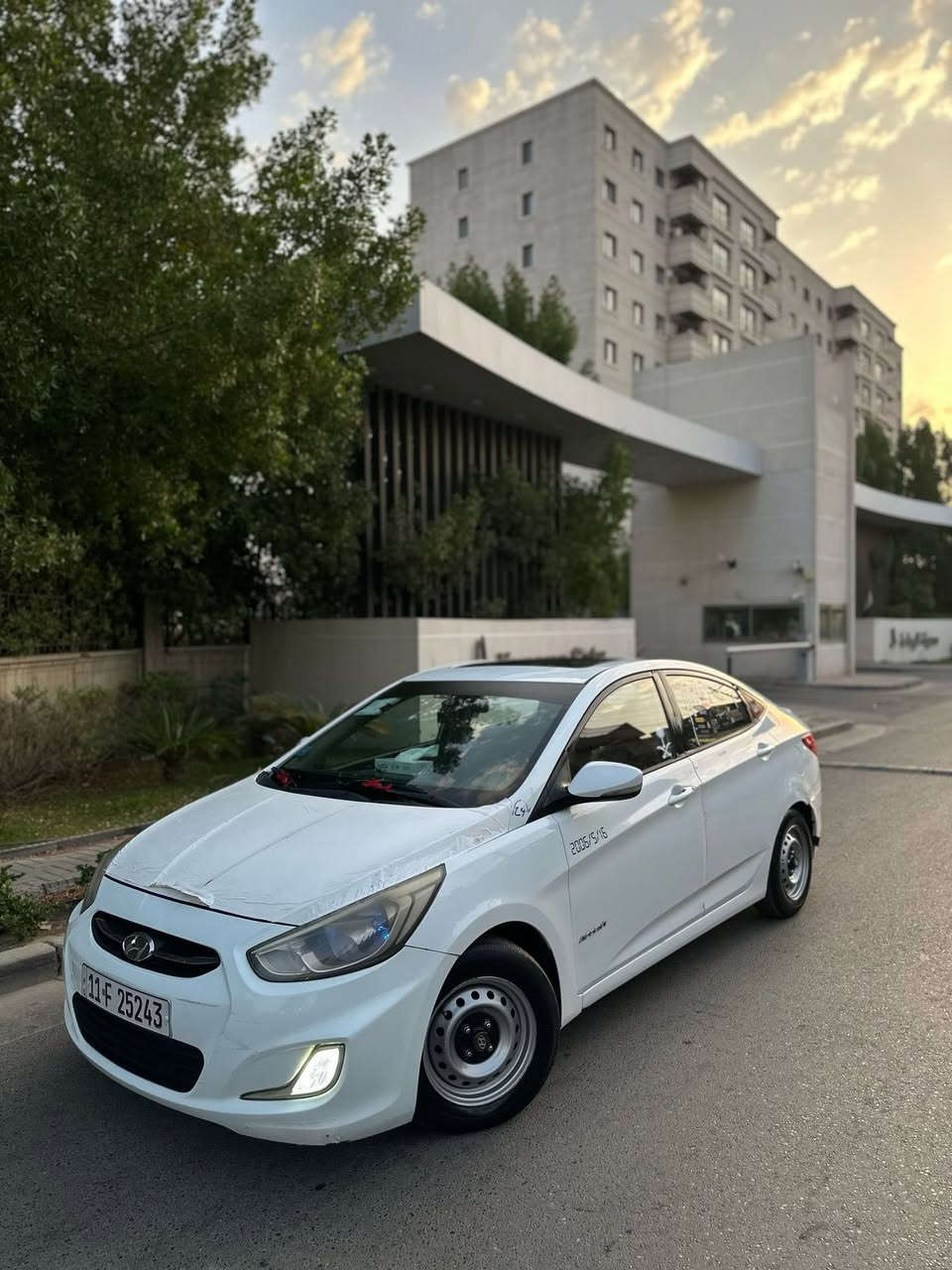 سلام عليكم اكسنت 2016 وارد خليجي محرك وكير مكفولات ماشيه 179 السياره بدون ضربه ولا تبديل فقط بارد موضح بل صوره السياره كامله تبريد ثلج تدفئه تخم تاير باتري كله جديد السياره مابيه اي نقص رقم بغداد بسمي. تحويل ثاني يوم السعر 100 وبيه مجال عنواني بغداد  حي العدل 
الرقم 
***********
