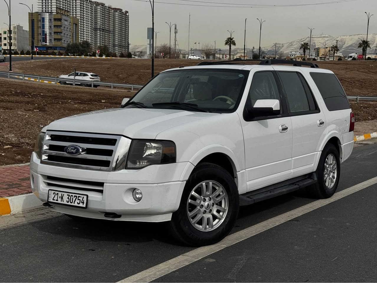 Ford Expedition XLT 
شەریکەی Niva
مۆدیل 2012
مواسەفات ⬇️
-دەبڵ ئەکسل بە شەرت 4x4
-سڵایت 
-٦جام کارەبا 
-کوشن کارەبا 
-٣ڕیز کوشن ٧ نەفەری 
-تەبریت مەرکەزی 
گێڕ و مەکینە بە شەرت کامل سێرڤزی بۆ کراوە 
دەعم و لێدراوەی نیە نیو دەرگا کەمتر بۆیاخی 
هەیە بێ ناوگرتن ٢٥٠ دینار مەسرەفی تیا نیە 
نرخی 148 گەڵاو کەمێک معامەلە 
📞-0772 532 2500 السليمانية, العراق
