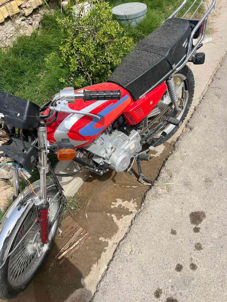 الدراجه مديل 22 ارشه ومابيها شي لشوفها هيج
تجي تشغل وتروح مكفوله مامفتوحه ناقصه تفيلس
وشغلاتها ميكلفن كلهن 70 الف ودراجه نضيفه كدامكم


**إذا كنت صاحب هذا الإعلان وتريد حذفه لأي سبب، رجاءا أرسل رسالة إلى الدعم الفني**