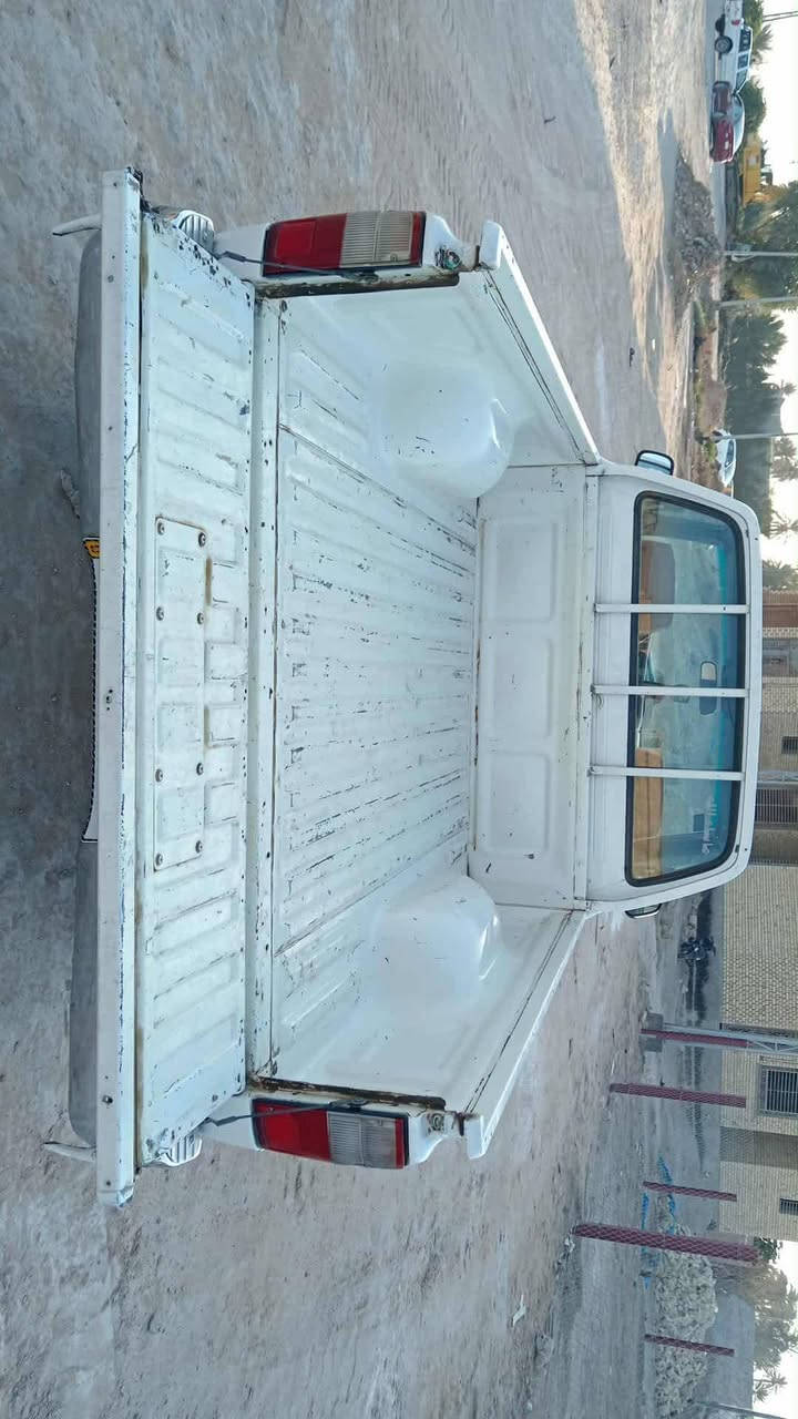 السلام عليكم للبيع بيكم فلاحيه موديل 2001 رقم بغداد انكليزي السياره مكفوله كفاله عامه من ضربه وتبديل وصبغ السياره نضيفه على وضع الشركه سنويه لل 30 المكان الديوانيه للاستفسار الاتصال على الرقم ***********
