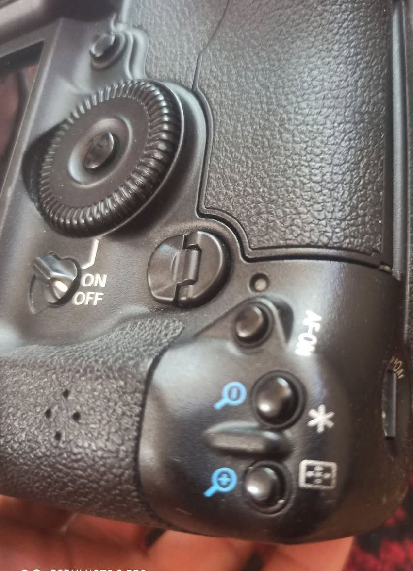 بيع كأمره كانون جيل 4 mark D lv كأمره جديده غراض كامله حزام كتف شاحنه بطاريه أقراص تعريفيه كارتونه كأمره أخت الجديد مستعجل عل بيع مكاني كوت فلاحيه مراسله الحساب أو اتصال عل رقم ***********
