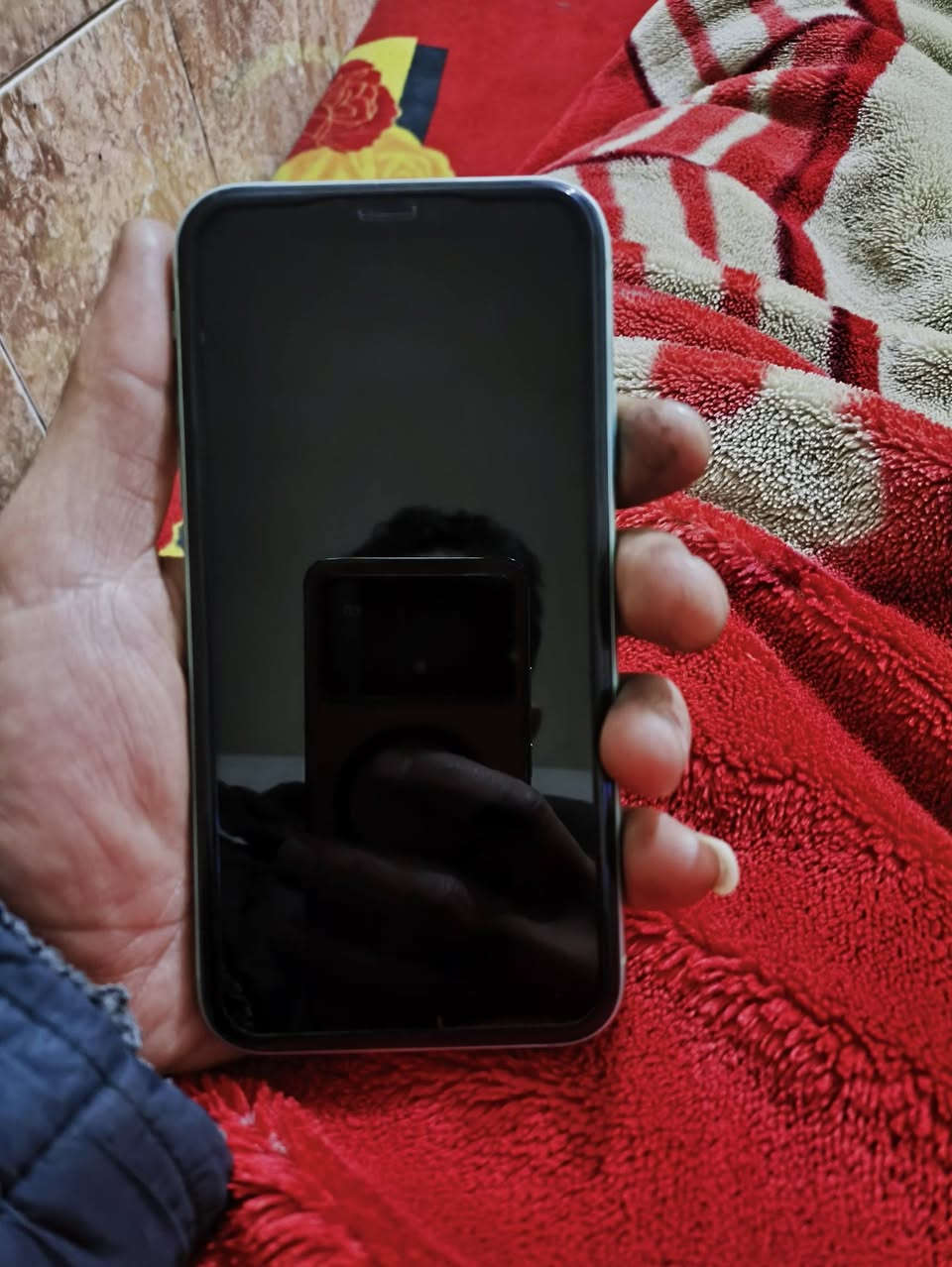 سلام عليكم جهاز ايفون 11 عادي جهاز جديد و نضيف كلش سعر 325 بي مجال قليل نتصال /***********
