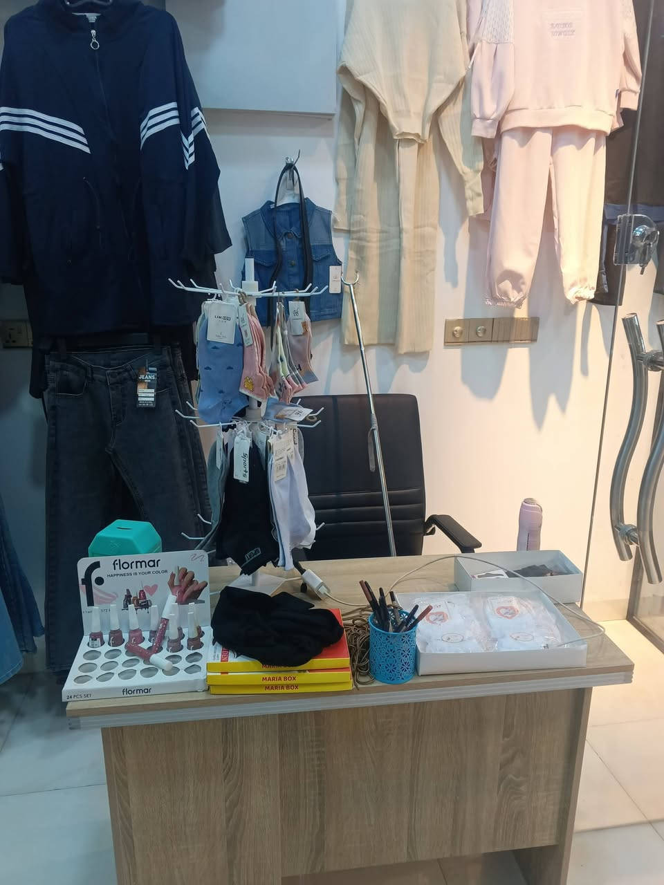 السلام عليكم محل البيع بحي السلام  مقابيل الفنجان الاستفسار الاتصال عليه الرقم الاتي ‏‏‪***********‬‏
