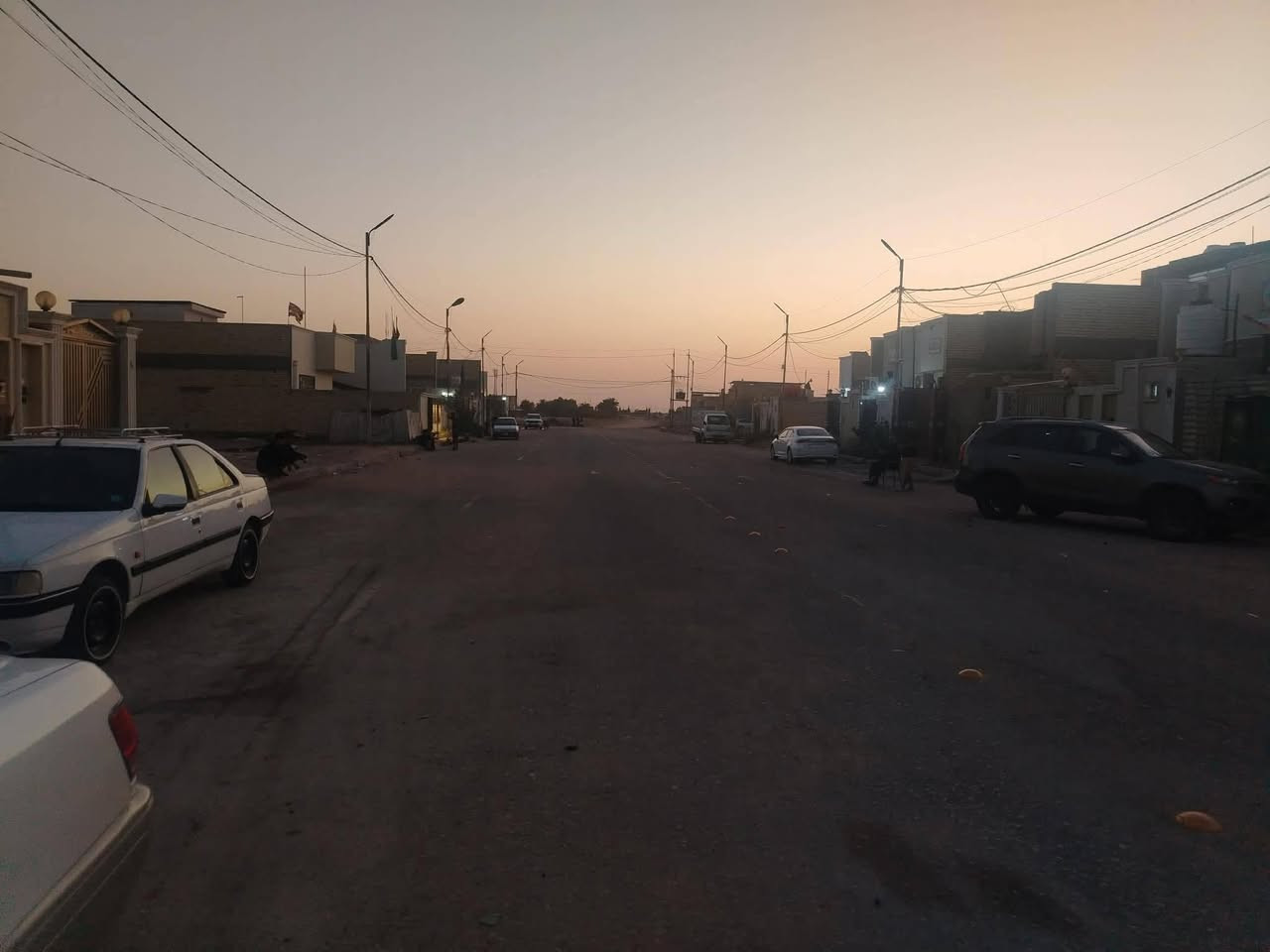 عرصه ١٠٠ متر عرض ٥ نزال ٢٢ عرض شارع ٢٠ متر موقع ممتاز
سايدين المطار مال قريه الغدير جاي من الجسر
بيع متوازي
***********

