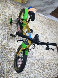 بايسكل أطفال • حجم ١٨ • مثل الجديد