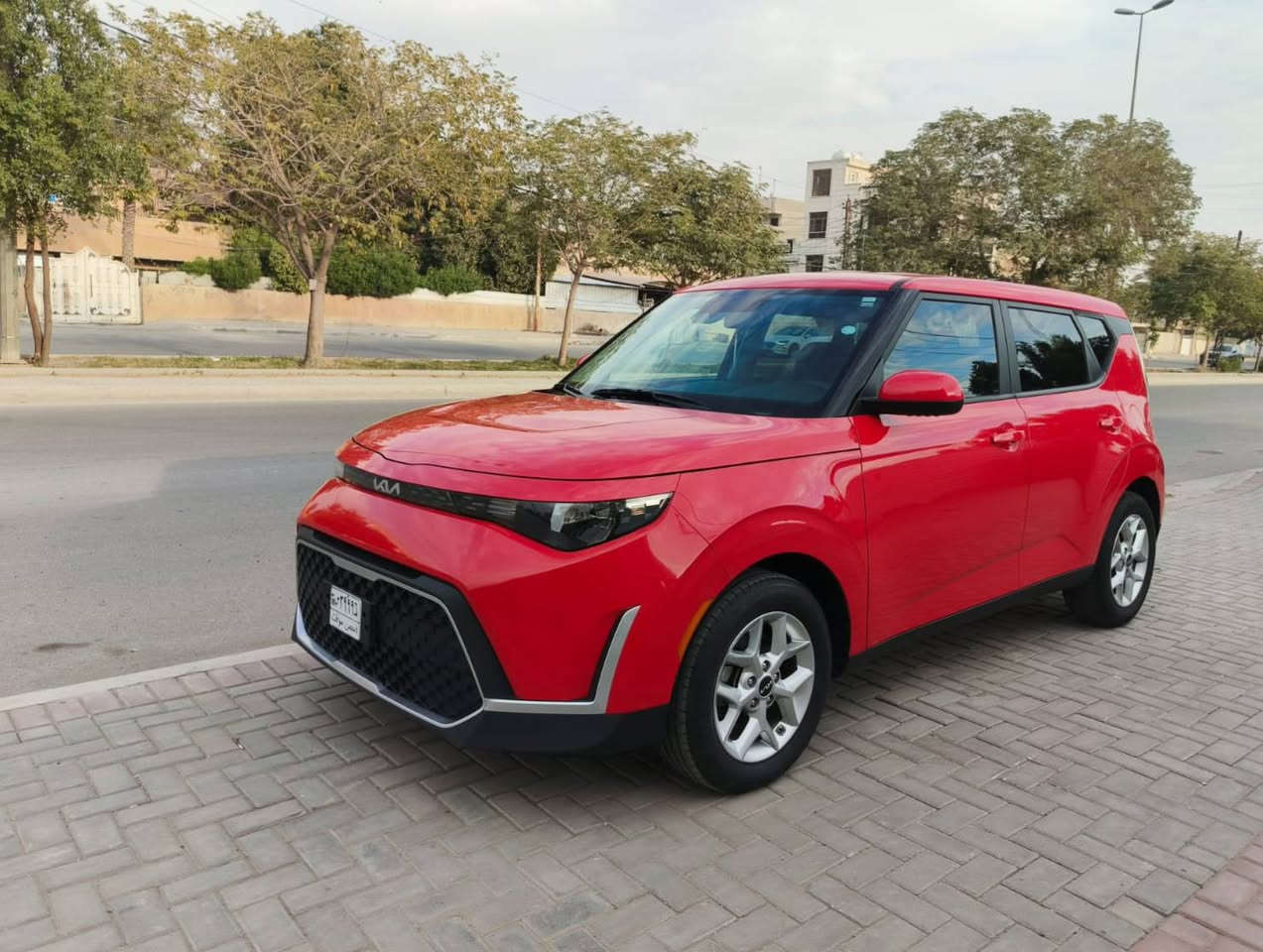 سلام عليكم كيا صول وراد امريكي موديل 2024الون احمرطماطه مميز مواصفات السياره نص فول ساعه كبيره دواره ويل كب تحكم استيرن فول رادار امامي  خلفي وجانبي مكينه 2000دوش حادث السياره بسيط مبدل بيبان اثنين اصلي امريكي نفس الون جهت الحادث مثل موضح بل منشور السياره جاهزه من كلشي بوضع الشركه نظافة السياره 100/100 السياره دخول جديد بدون رقم منفيس باسمي السعر 147 وبيه مجال مكاني بغداد حي الجهاد***********ابومصطفى
