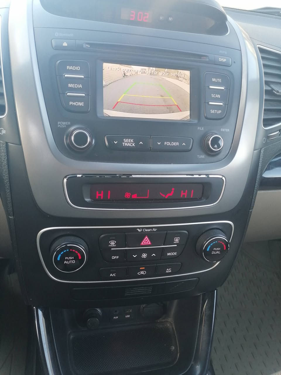 السلام عليكم للبيع موديل ١٤ خليجي ٤ سلندر ٧راكب السيارة جديدة بوضع الشركه من مكينه وگير وحداديه ودواخل ماشيه  ١٣٠ حقيقي بيه صبغ قبق الصندوگ وخشم الجاملغ الامامي بدون فتح، فول مواصفات قماره حديد السعر المطلوب ١٧٠ مكاني كربلاء الشراي يتصل على الرقم ***********
