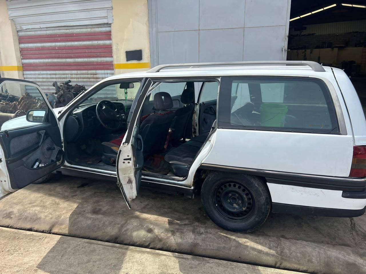 اسلام اعليكم سياره اوميكه البيع اتماتيك بلشرط لا كصه  بلشرط محرك كير شاصي مشروع وطني دفتر  بانزين بيه تحويل ثاني يوم استفسار عل رقم ***********
