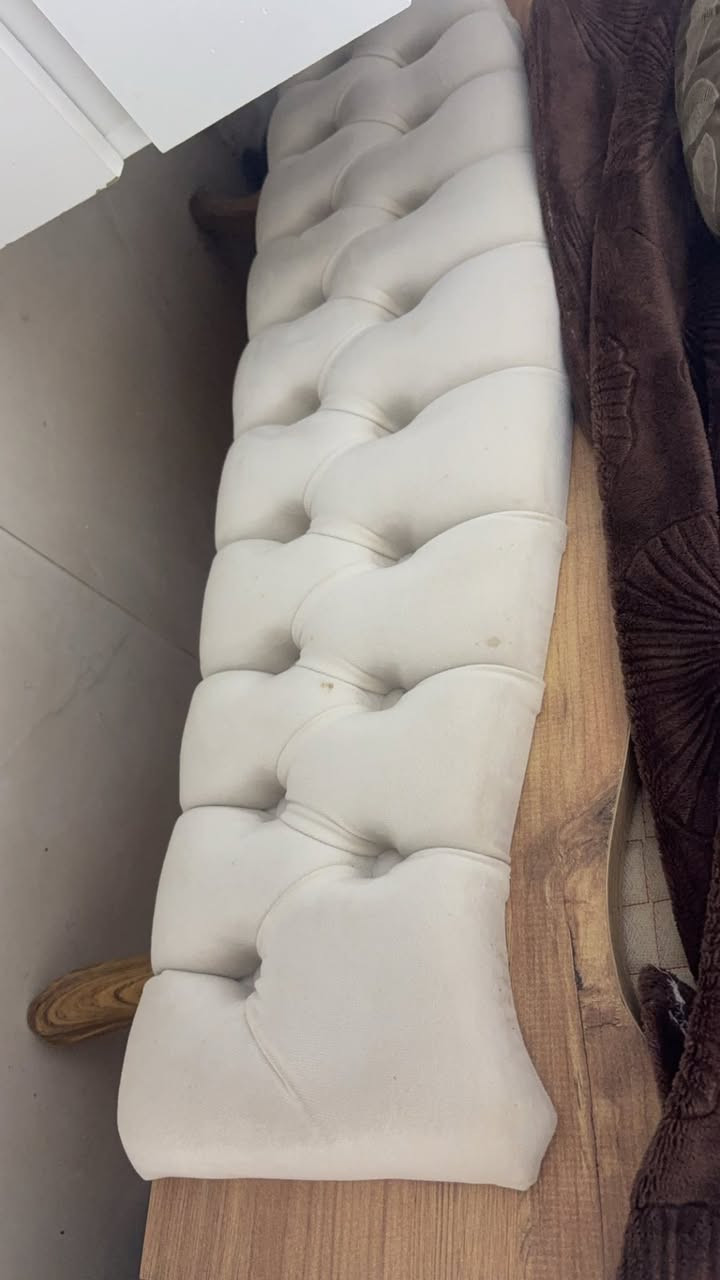 سرير مال غرفه كانتري  يكون داخله. مخزن نفر ونصف سرير لبيع فقط ٧٠ الف قفل  رقم*********** وتساب
