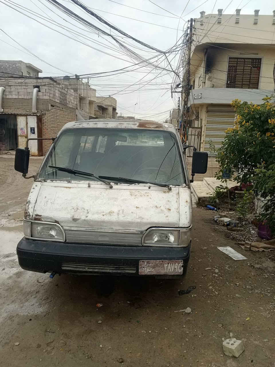 السلام عليكم سياره بستا للبيع جاهزة تجفيت جديد صار اسبوع بس الدهن يصعد قليل  وماشغلتهة ابيع كوم حديد وما اندل راعيها مكان السيارة بغداد السعر 12ورقة وهذا رقمي ***********
