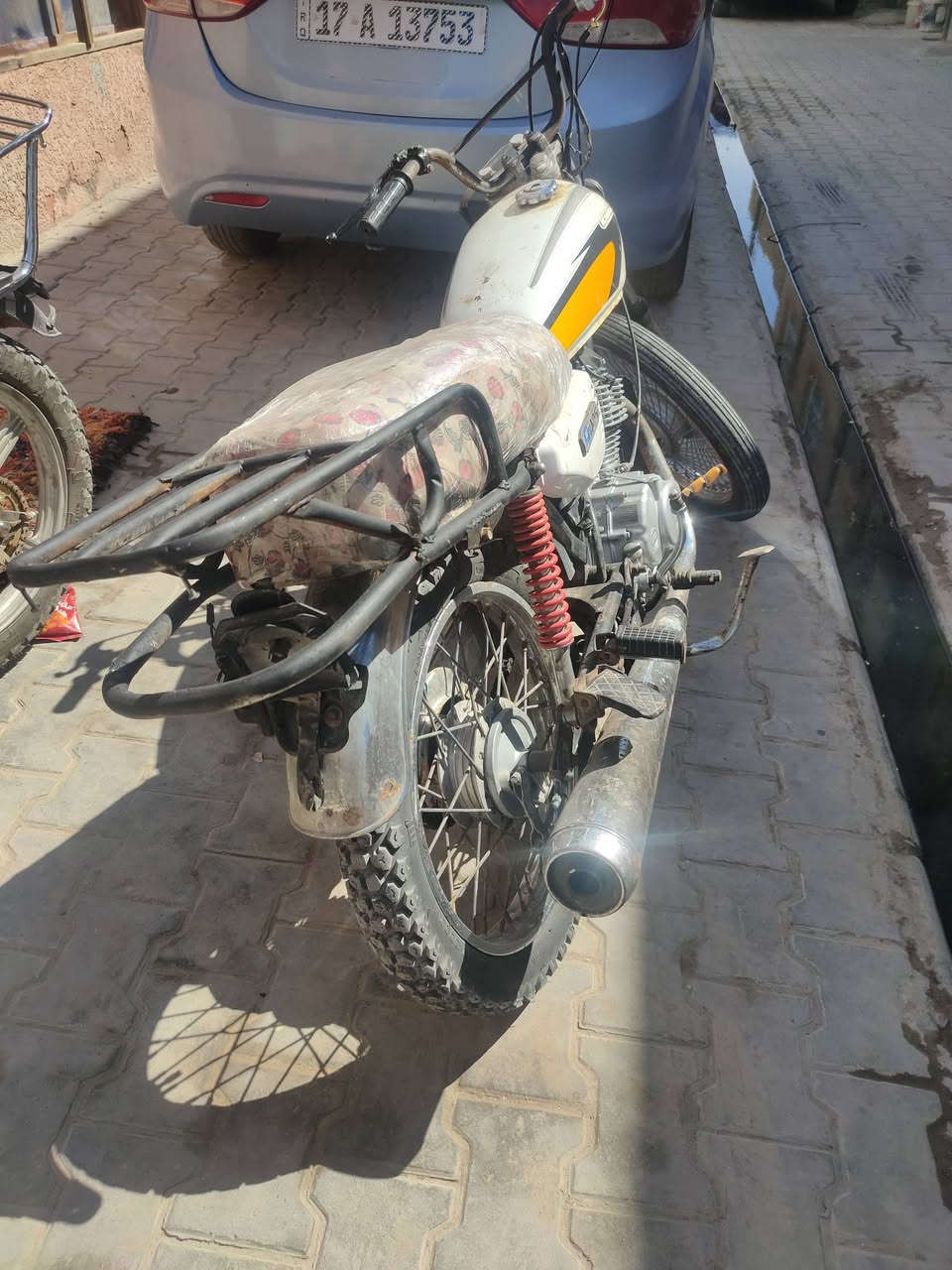 سلام عليكم تايكر مديل 19 اوراق سكنر مناقصه شي السعر 350 وبيهه مجال بسيط مكاني سماوه *********** واتساب
