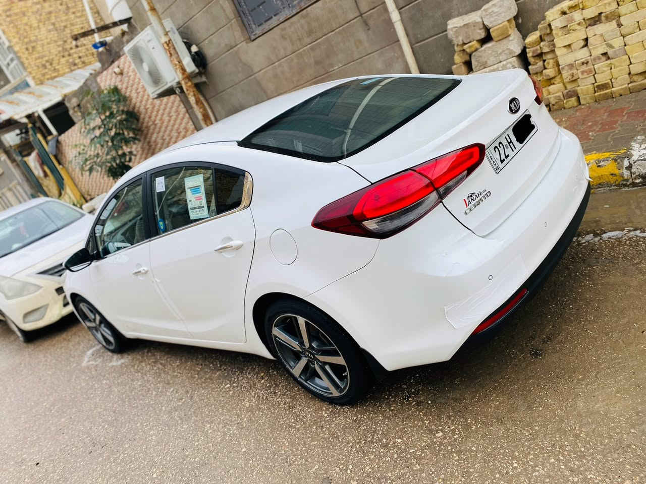 السلام عليكم كيا سيراتو موديل ٢٠١٧ خليجي فول الفول وارد ايراني تجي VIP اعلى مواصفات
كفالة عامة من الصبغ والحادث والتبديل سونارها مرفق مع الصور وجاهزة من جميع النواحي 
محرك ٢٠٠٠ دوش 
فتحة سقف سلايت 
بصمة ابواب وتشغيل 
انارة ترحيب 
داخل جلد 
كشنات الخلفيه تدفئه تبريد 
تبريد قطعتين خلفي
تبريد. مخناخي
لدرات اماميه خلفيه
رادار عنده الرجوع  جانبي 
المقاعد الامامية كهرباء 
خزن ميموري 
كشنات تدفئة تبريد 
هيتر استيرن 
هيتر مرايا 
نقطة عمياء ورادار امامي 
كاميرا خلفية 
شاشة ابل كار بلي 
تحكم ستيرن 
مود درايف
حساس امامي خلفي 
اشاير مري 
ليدات امامية خلفية 
اضاءة زنون 
لايت زنون بلاد عدسه 
مكان السيارة ديوانية 
رقم ***********
