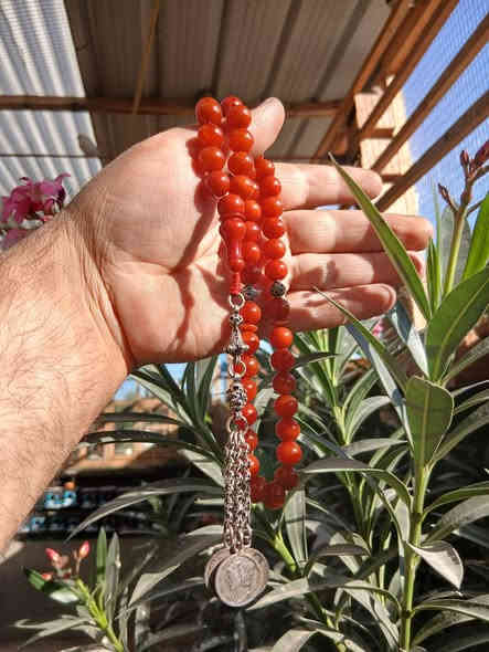 اللهم صل على محمد وآل محمد ✨. للمدير/المشرف: يرجى ترخيص نشر الإعلان التالي: 📿 مسبحة مسكية نادرة قديمة للبيع، عدد حباتها 45 حبة. بلون كهرماني دافئ، قطعة استثنائية لعشاق النوادر. التواجد في بغداد / سبع أبكار ولا يتوفر توصيل. للاستفسار عن السعر والتفاصيل الاتصال بالرقم: ***********. شكرًا جزيلاً. 🙏
