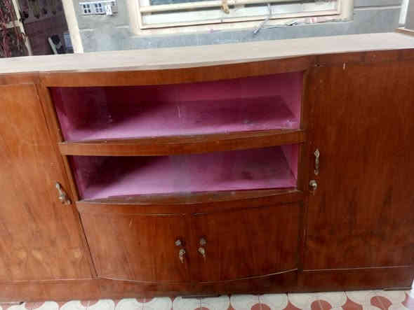 السلام عليكم بوفيه مال نضد مستعمله نظيفه جدا للبيع  هاتف:*********** 
سعر 125الف بيهه مجال
