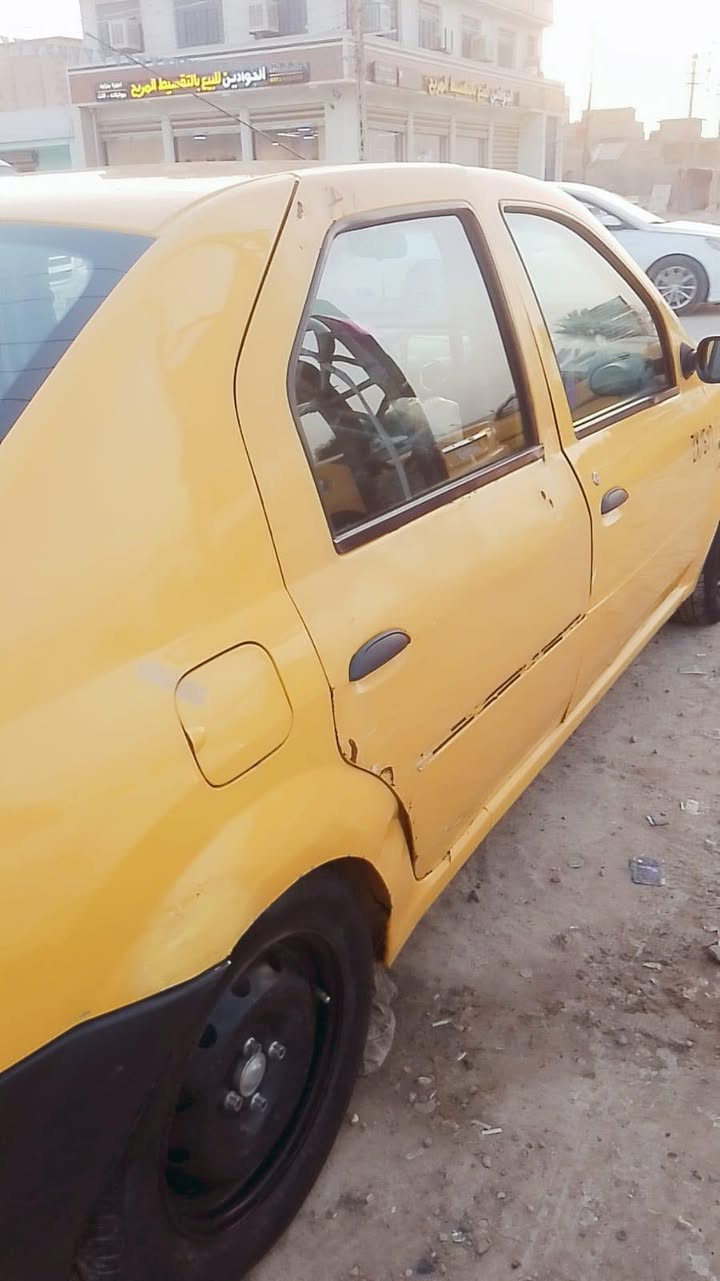 رينو لوكان مديل 2009 السيارة مكفوله بيها بس باب مبدل كير وكلج جديد مكينه بيها تنقيص *********** 
35$ وبيهة مجال بصيط
