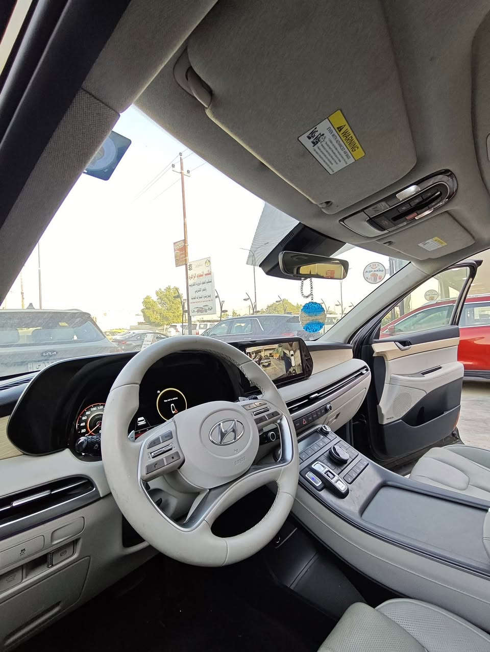 سلام عليكم هونداي بليسايد موديل ٢٤ اسود داخل ابيض السياره ماشيه ١٣ الف  لمتد فول معروفه مواصفات اللمتد محرك سته سلندر ٣٨٠٠ صور الحادث بالمنشور ايرباك كشن وبرده البنيد مبدل نفس اللون وبيها صبغ خشم الجاملغ الايسر وباب السايق بارد قليل والباب الخلفي ايضا بارد *********** بغداد البلديات سياره مرقم بغداد السعر المطلوب ٣١٠ وبيها مجال قليل
