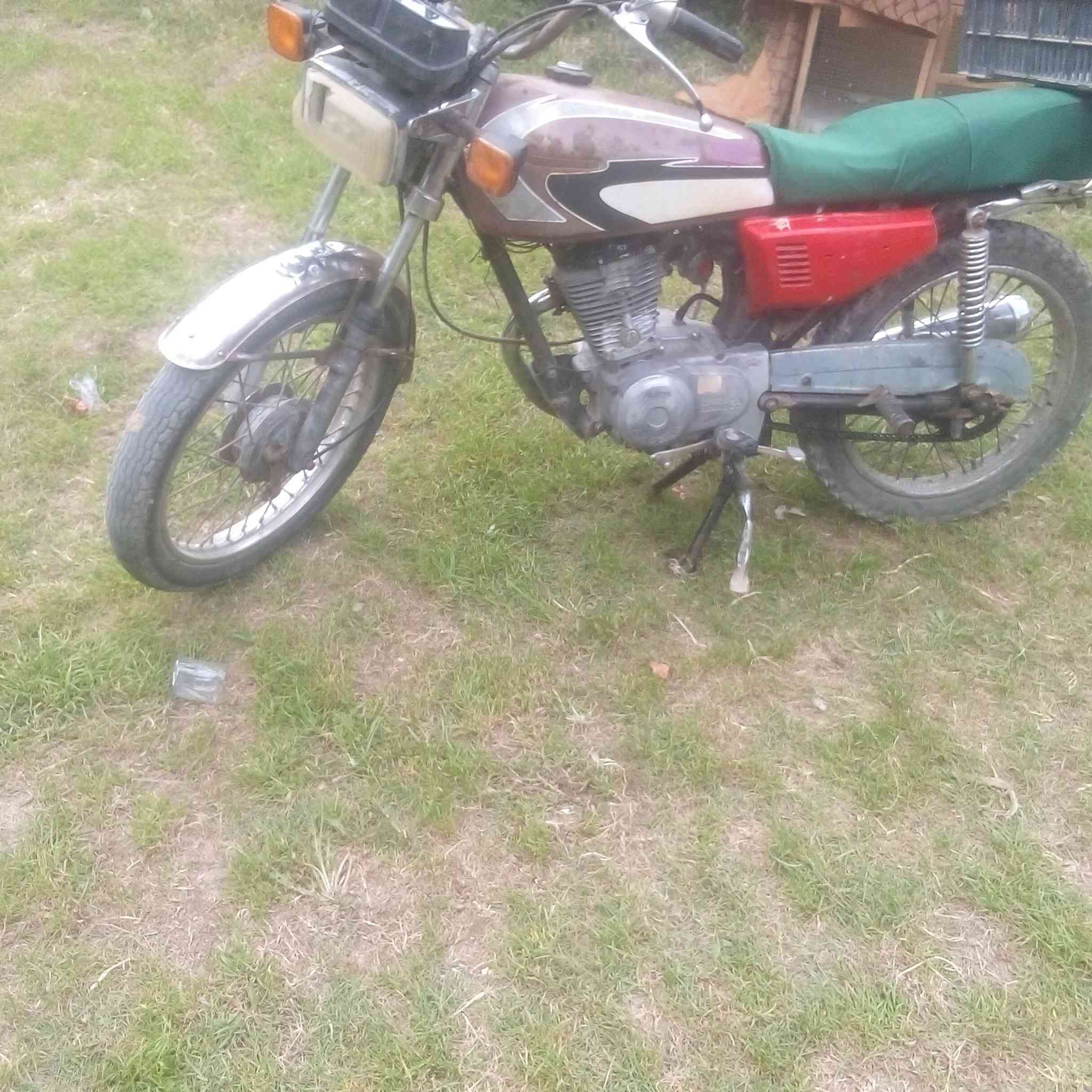 للبيع دراجة نضيفة مال شغل كهربائيات يشتغلن سعر ٢٧٥  وبيهة مجال مكاني بابل لمحاويل***********
