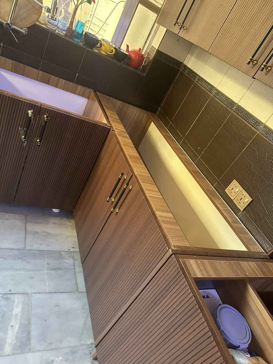 كاونتر  ام دي اف   والابواب  اج  دي اف   ٤  مترات 550  الي  عليها مأشر   تبديل  مرمر لان كاصي اعوج


**إذا كنت صاحب هذا الإعلان وتريد حذفه لأي سبب، رجاءا أرسل رسالة إلى الدعم الفني**