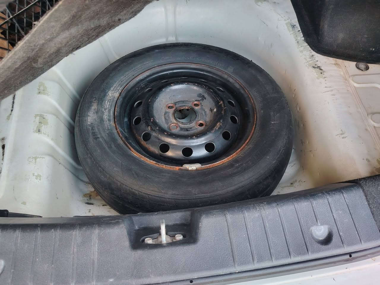 افيو 2010 مكفوله ما عدها باب السايق مكفوله من تبريد و محرك كير مكينه 1400المرغوب سيارت جناي السعر 72 ماكن كوفه نجف ***********
