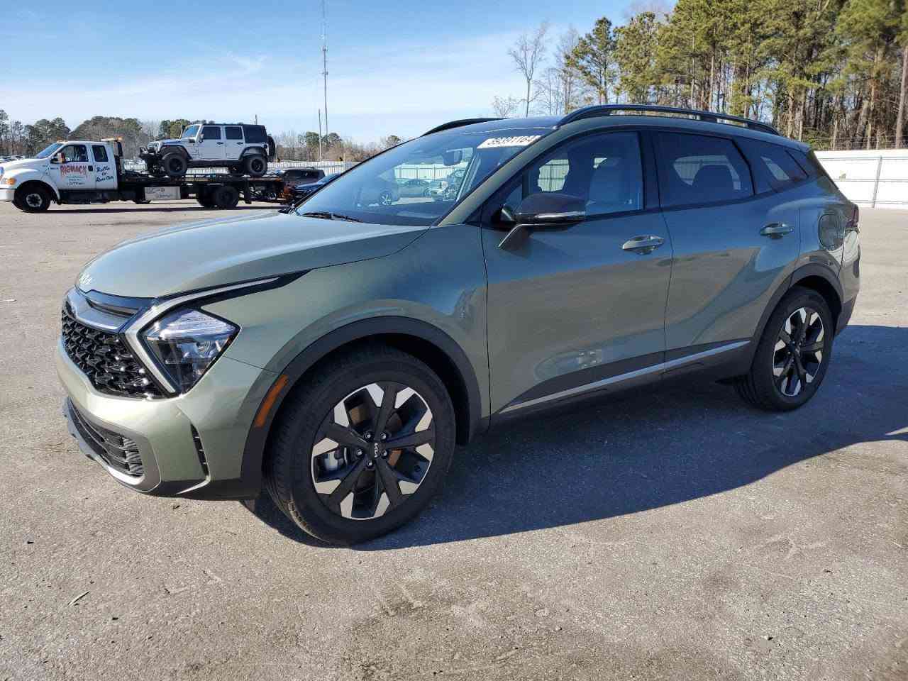 اعلى فئه بكل سيارات سبورتج فول لحد يقارنها بالفئات الاقل منها والمهجومه اترجاكم
‏2023 Kia Sportage X Line
 كيا سپورتاج  2023   plug in Hybrid
يعني تكدر تستخدم سياره كانما سياره كهربائيه 
وتكدر تستخدمها  نظام الهجين 
وتكدر تستخدم نظام الوقود انته بكيفك علما تكدر تشحنها شحن خارجي ايضأ وتستخدمها كسياره كهربائيه بصوره تامه وتنسى محرك وبانزين ودوخته 
عداد المسافه 65  الف 
لون زيتوني مميز 
حادث فقط قبغ جنطه بسيط كلش صلحته بارد ومقتنعت بي سويته على حار وبعدني مصابغه قطره صبغ ماكو بيها 
 وتبريد ثلج     
فول  موصفات    
مواصفاتها :
1-بنوراما
2-بصمة  
3-شاشة كبيره على طول دشبول 
4-كاميرا دوارة 
5-رادارات / رادار امامي /رادار جانبي /رادار خلفي
6-حساسات خلفي 
7-خرائط نظام كيا مفعل بيها اصلا 
8-كشنات تدفة‏ 
9-كشنات جلد .
10-دفع رباعي  نضام جبلي وثلجي وترابي
11-نزول منحدرات                                                    
12-كشنات كهرباء
13-تبريد قطعتين 
14-اوتوهولد 
15-ويل كروم 
16-مسجل ناطق مفعل
17-بلوتوث USB ابل كار بلاي والاندروير . 
18-حاجب ليد
19-نقطه عمياء
20-مراة تعتيم
21-اشاراة بالمراياة الجانبيه                                     
22-فول تحكم ستيرن                                             
23-كير ماوس                                             
24-اوتو بريك                                                        
25-بريك بصمة                                                       
26-زنون + Led
27-شحن اللاسلكي                                                            
28-‏داخل اسود جلد 
29-نضام قياده أيكو + سبورت + نورمل
30-مثبت سرعه
31-تحديد مسار والقياده الاليه 
32-دمامات صوت  
33-لايت بلادي Led +  زينون ‏دبل زينون اصلى . 
34-رادار الخطوط البيضاء 
35لايتات اربع عدسات + ليد 
‏36-شاشة إلكترونية
37-تشغيل عن بعد 
‏AUTO HOLD-38
‏39-Auto start
40-منفذ شحن في المقاعد الأمامية
41-تبريد منفصل السائق عن الراكب مع دكتات تبريد خلفية.
فول فول افتح الباب توكع مواصفات
وبعد كومه مواصفات بيها مكان سياره بغداد الامين 

رجاء شباب هاي سياره تختلف عن سيارات الشايفيها والله روحو شوفوها

السعر 245 ورقه وبيها مجال شي بسيط 
إي استفسار 
***********
مكان بغداد الأمين
@إشارة
