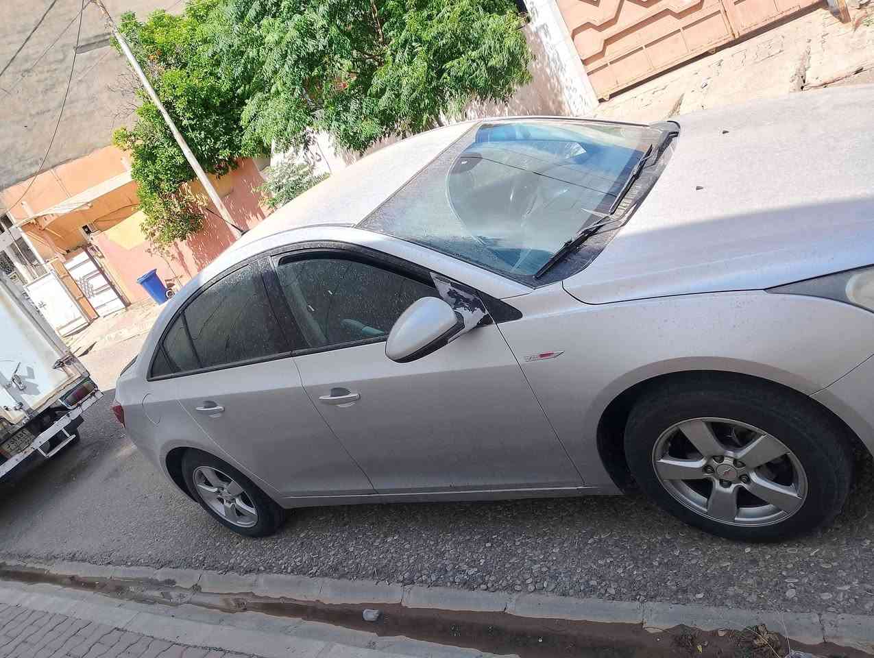 شوفرليت كروز موديل ٢٠١٢بدون صبغ و تبديل بيها بس بارد محرك ١٨رقم و سنويه هزه جديد للبيع٨٠او مراوس ***********بيها واتساب
