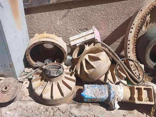 أدوات احتياطية أكسلات + كير تفصيخ + فراكات عدد ٢ + لشة جعمقه + فريم
***********
***********
