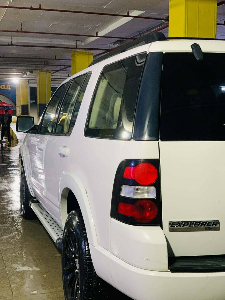 مۆدیل/2010/ فول مواسەفات 120هەزار حەقیقی ڕۆشتووە 
دوبست تەعدیل و بۆنیتی ڕەشە/بێ ئێرباگ
مواسەفات خەلیجی/سوکان ڤۆلیۆم/سوکان گەرم
بۆ زانینی نرخ پەیوەندی بەو ژمارەیەوە بکەن لە یەکەم ڕەسم دانراوە السليمانية, العراق
