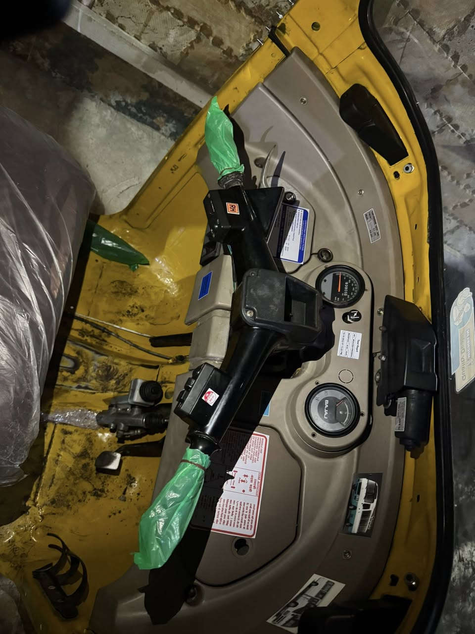 السلام عليكم تكتك لبيع ٢٠١٨ شهر ١٢ يوم ٢٨ رقم وسنويه كفاله ماعده دوس ولغوده مشرشه صبغ لجماليه السعر ٦٢٥٠ وبيه مجال العنوان الشعب رقم الهاتف ***********
