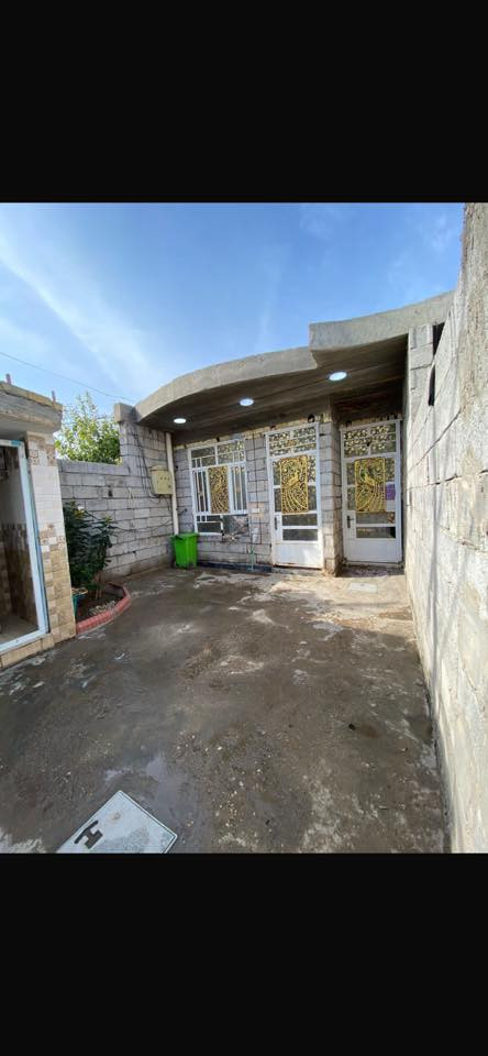 سلام عليكم بيت مساحة ١٥٠متر طابو زراعي ٥في٣٠غرفتين نوم وصالة واستقبال حمام داخلي حمام خارجي منور وترك خلفي الاستفسار الاتصال على رقم***********
