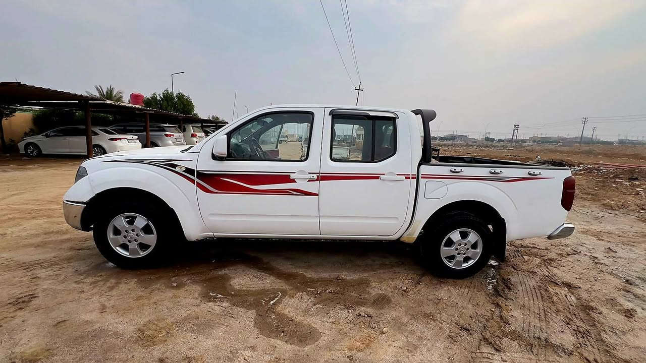 السلام عليكم للبيع نيسان نيفارا مديل ٢٠١٢ اوتماتيك رقم بصره تحويل مكفوله من الضربه والفتح والتبديل محرك مجفت مضبوط حداده جديده تخم تاير جديد تبريد شغال بيها بارد مأشر بالصوره السعر المطلوب ١٠٥ ورقه بيها مجال العنوان البصره قضاء الهوير للاتصال  ***********    +9647707398515
