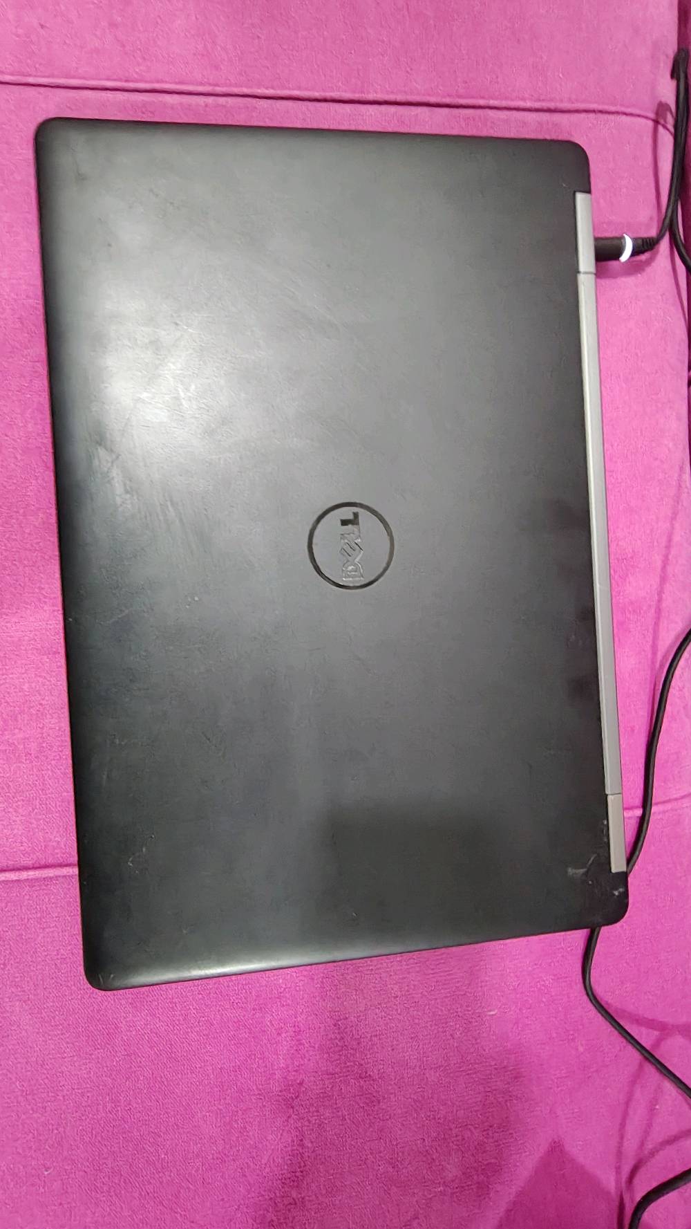 اللابتوب المعروض للبيع هو Dell Latitude E5570 بحالة ممتازة. يحتوي على معالج Intel Core i7-6600U بسرعة 2.60 جيجاهرتز، وذاكرة RAM بحجم 8 جيجابايت، وكرت شاشة AMD Radeon R5 M360 بمساحة 2 جيجابايت. السعة التخزينية 256 جيجابايت نوع SSD. الجهاز نظيف ويعمل بكفاءة عالية.

إذا عندك اهتمام أو أي استفسار، لا تتردد تتواصل وياي.