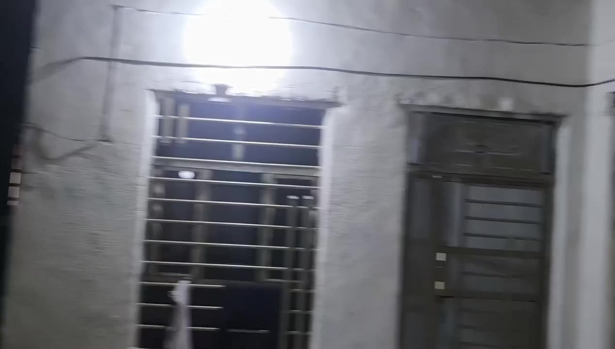 بيوت للبيع. على الشارع الرئيسي مال المضخات للاستفسار ***********
