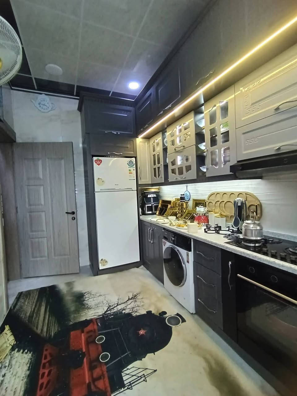 🏡 للبيع دار في حي الإخاء

📍 الموقع: حي الإخاء – شارع عرض 20 متر
📐 المساحة: 150 متر
📏 الواجهة: 6 متر
📄 السند: طابو زهور (شرط تحويل)

🎁 مميزات إضافية:

هدية كاونتر + بوفيه

البيت مكوّن من طابقين

🏠 تفاصيل الدار:

🔹 الطابق الأرضي:

كراج

هول

غرفة استقبال

مطبخ

صحيات

غرفتي نوم

🔹 الطابق الثاني:

3 غرف نوم

هول

صحيات

📞 للاستفسار عن السعر:
اكتب (تم) أو اتصل على الأرقام:
***********
***********

📍 عنوان المكتب:
حي البكر – سايدين الكنيسة – مجاور معهد النجاح للبنات
عقارات أرض الملوك
