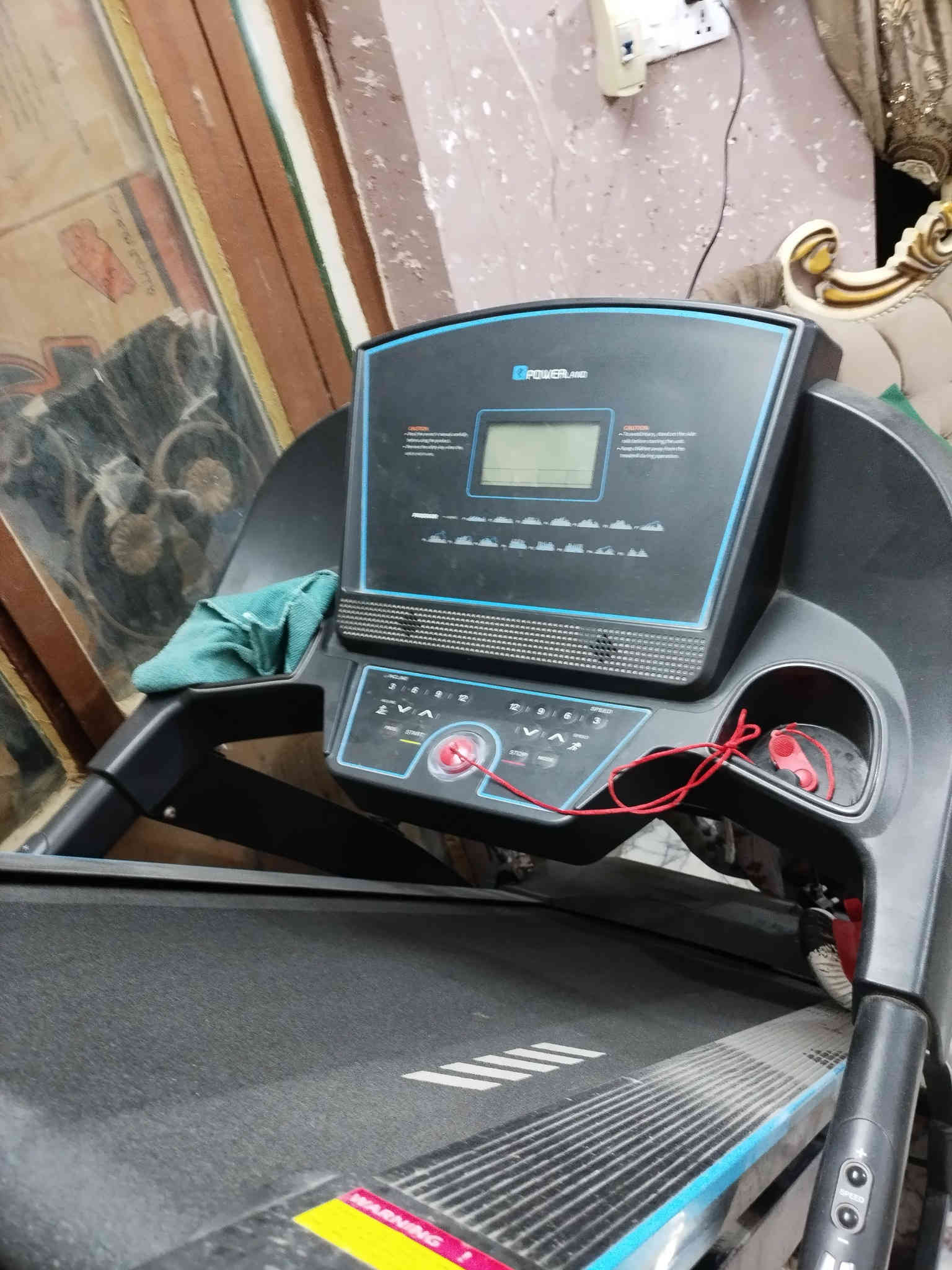 سلام عليكم
جهاز جري درجه اولى ماركه باور لاند ثكيل استعمال  قليل وزن 140 كيلو 
السعر 400 وبي مجال بسيط
عنوان بكرلي 
***********
يارزاق
