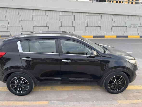 السلام عليكم … 
اسبورتج للبيع خليجي موديل 2011 مسجل بالسنوية 2010 
المواصفات فول مال 2011 يعني تجي بدون بصمة وجلد المواصفات هيه :
بانوراما
مري شفط
حساس خلفي
كامرة 
ويل رياضي 
السيارة مكينة 2000 دوش اكثر مكينة مرغوبة 
السيارة ما بيها حادث مجرد باب العكس السايق الخلفي مفتوح واكو بيها بارد بالجنطة قليل ع كد شبر
السيارة رقم سليمانية باسم صديقي تحويل كبل باسمك سنوية تخلص 2027 
السعر ١٢٥ وبيها مجال بسيط 
المكان الوشاش 
تليفون : ***********
