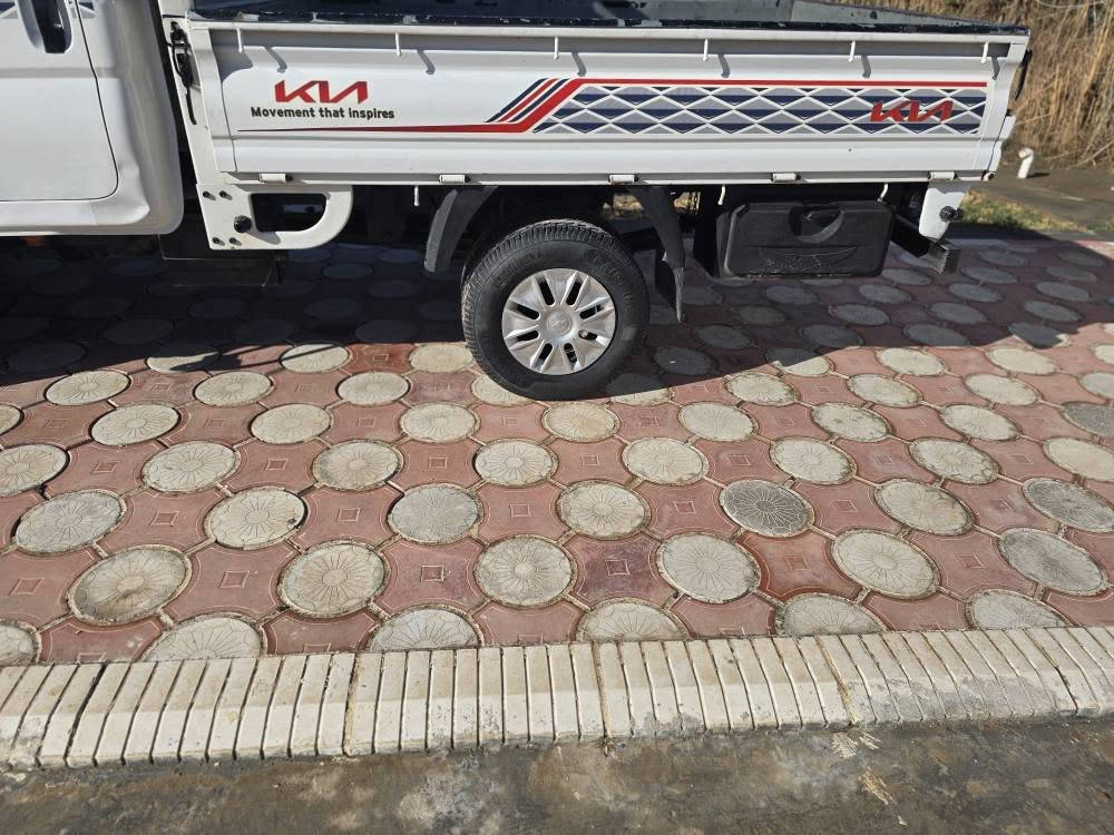 سلام عليكم كيه بنكو البيع موديل 2013-سياره مكفول وحلوه مال جناي تحويل مباشر كير ومكينه وشاصي وتبريد تخم تير السعر 118بي مجال رقم واسط رقم انجليزي  مكان الحمزة الغربي عل طريق الدولي  رقم الهاتف ***********
